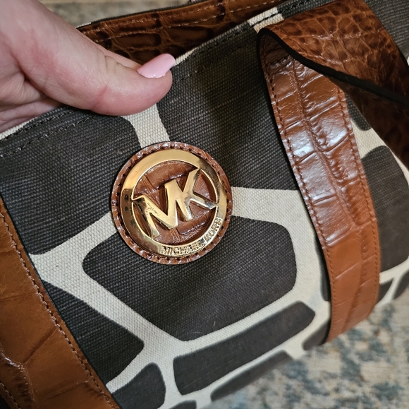 Michael Kors Giraffe print tote - Picture 8 of 11